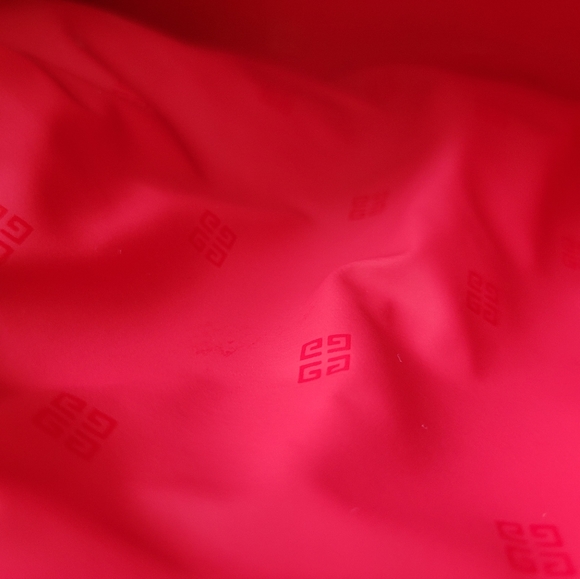 Givenchy clutch/pouch converted in to shoulder bag or cross body - Picture 11 of 14